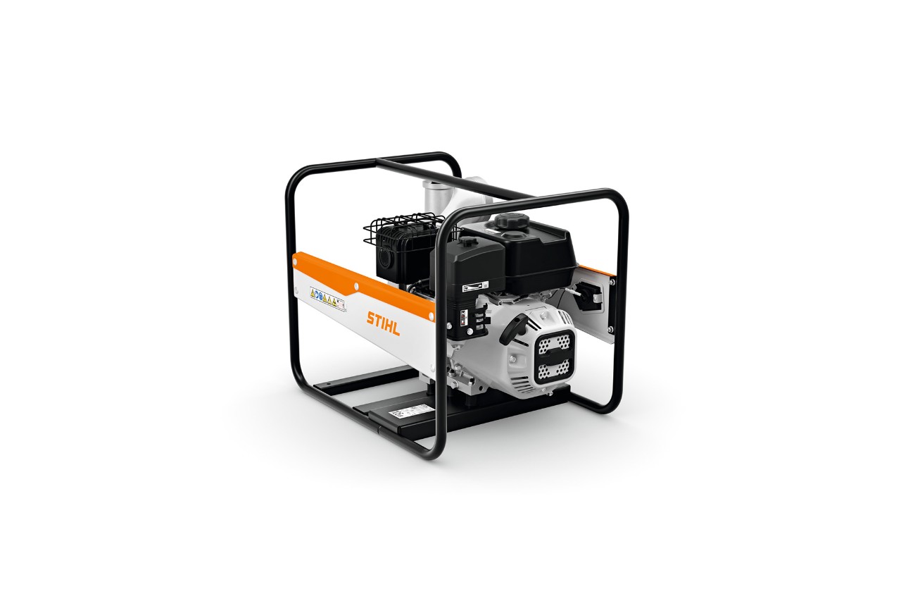 Pompa wodna STIHL WP 900 na białym tle