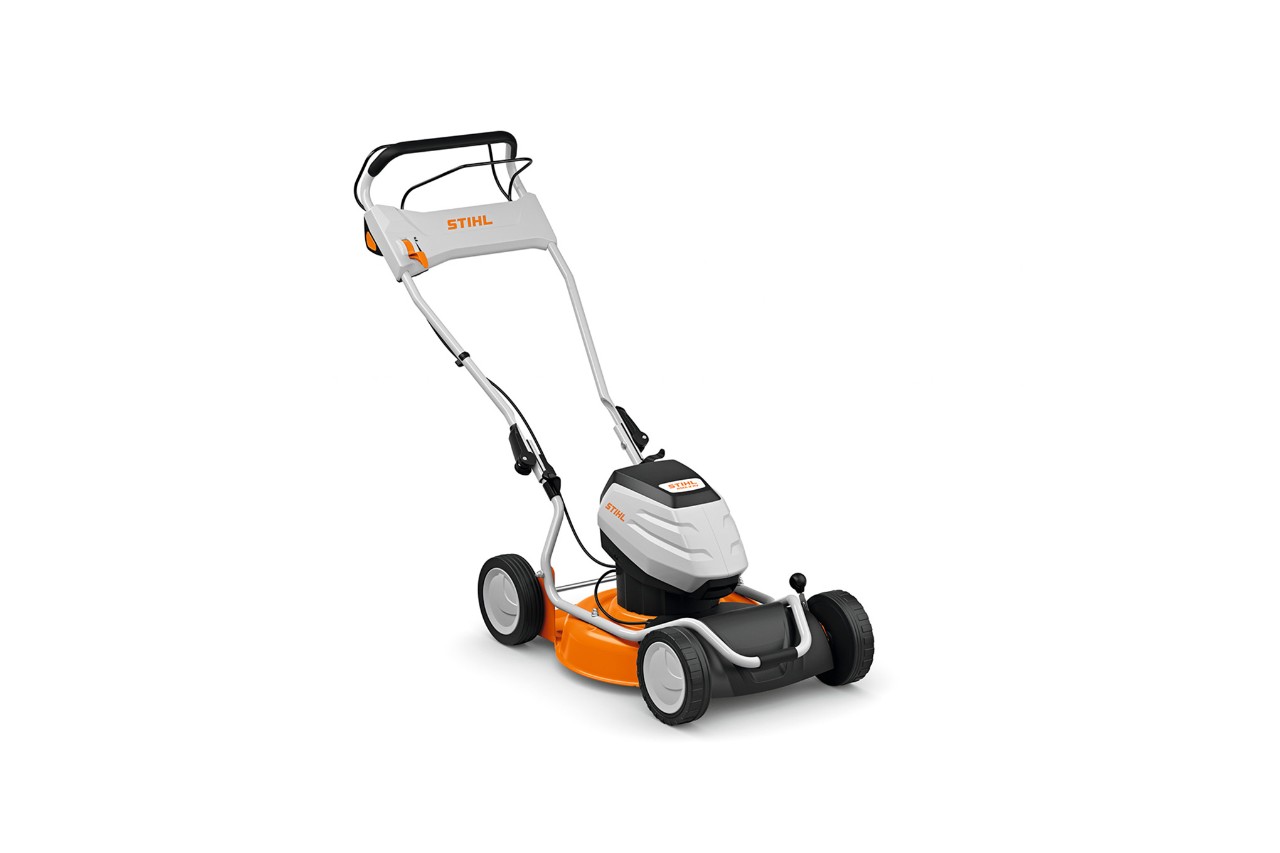 Kosiarka mulczująca STIHL RMA 2 RV na białym tle